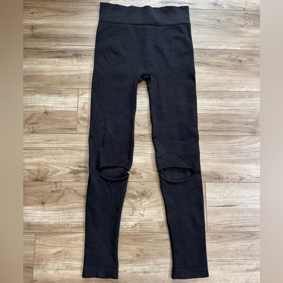Free People FP Movement Slit Knee Leggings Black Ribbed Size M/L Yoga EUC - Picture 5 of 14